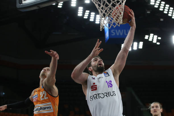 更是现代足 更是现代足